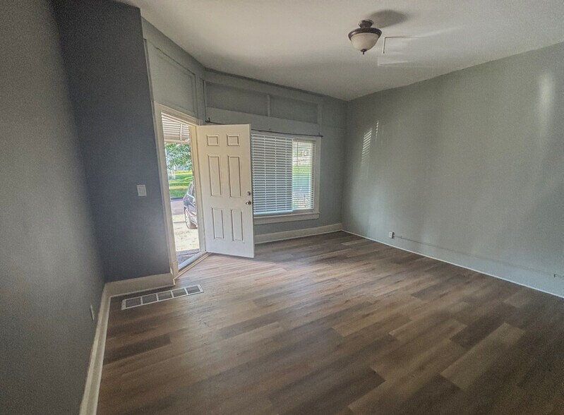 More Photos Of 1615 15th St NE, Canton Apartments For Sale