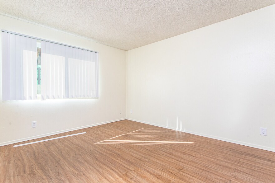 More Photos Of 9261 Wakefield Ave, Panorama City Apartments For Sale