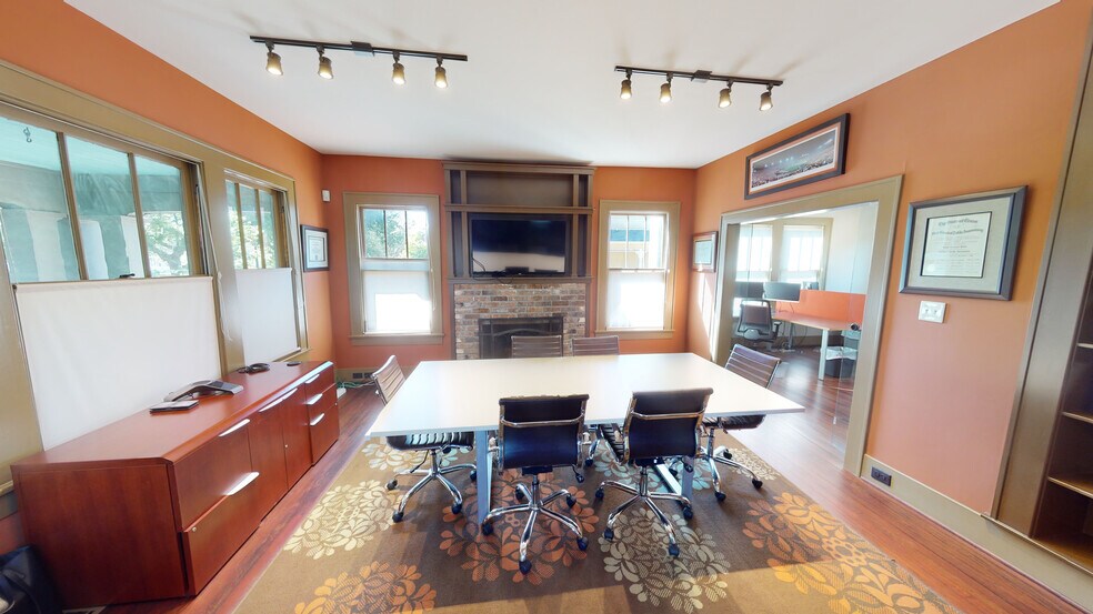 More Photos Of 1117 Heights Blvd, Houston Office For Sale