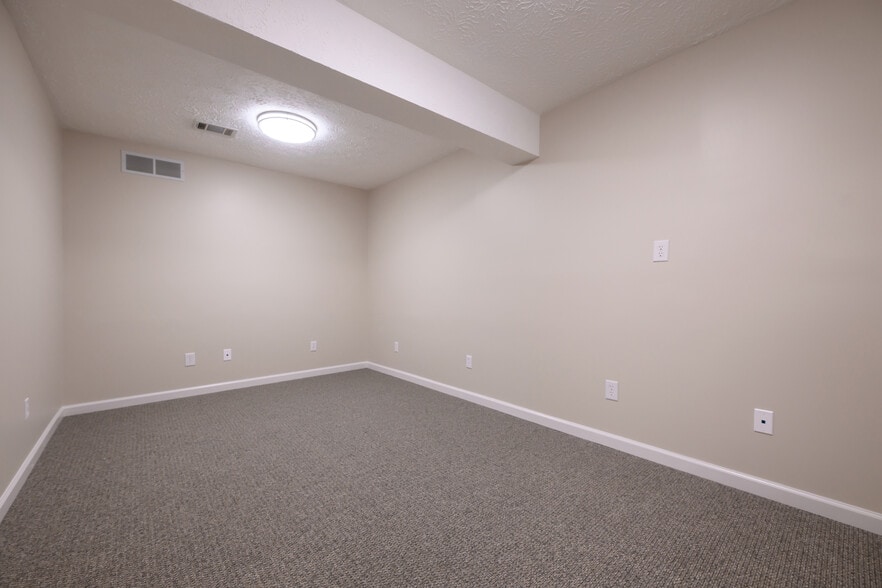 More Photos Of 216 E Reynolds Rd, Lexington Office For Lease