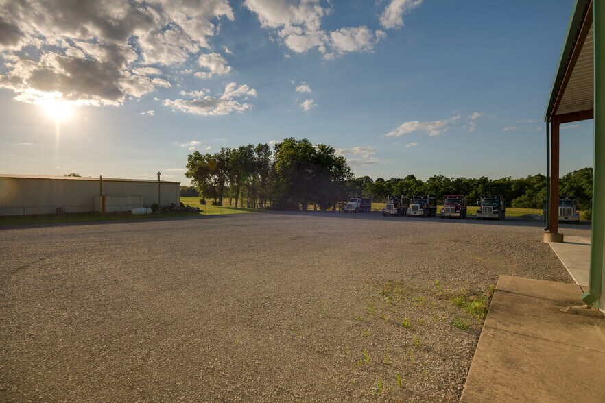 More Photos Of 2533 Highway 41A S, Shelbyville Showroom For Sale