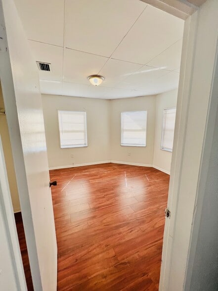 More Photos Of 2507 N Armenia Ave, Tampa Office Residential For Lease