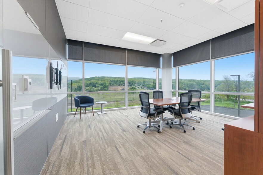 More Photos Of 423 Fortress Blvd, Morgantown Office For Sale