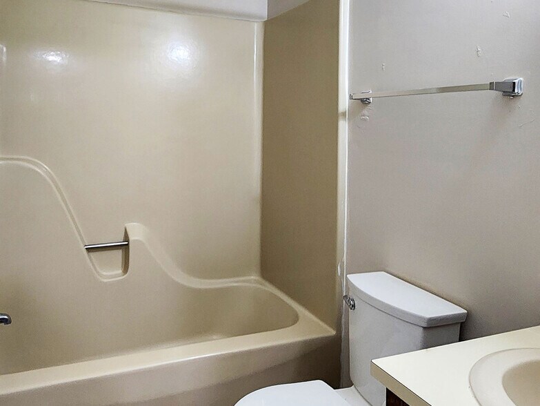 More Photos Of 137 Oak Hill Dr, Lynchburg Apartments For Sale