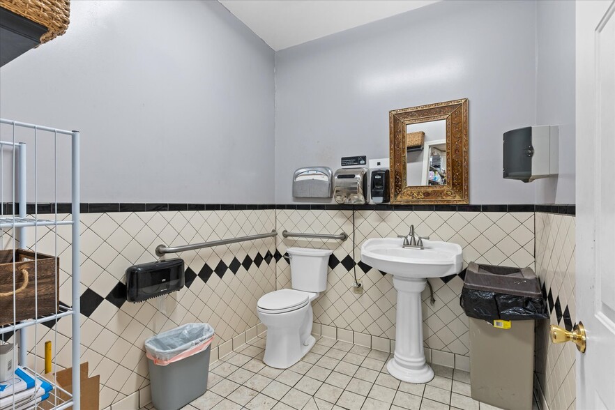 More Photos Of 10448 CA-99, Live Oak Supermarket For Sale