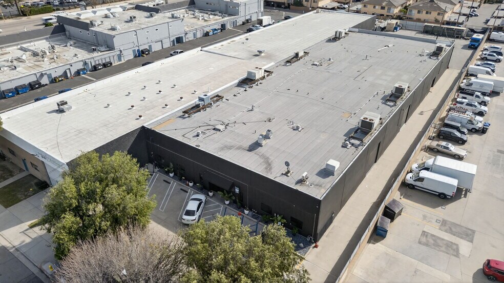 More Photos Of 20938 Osborne St, Canoga Park Warehouse For Sale