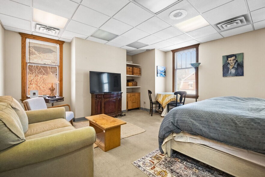 More Photos Of 1337 Virginia St, Charleston Office For Sale