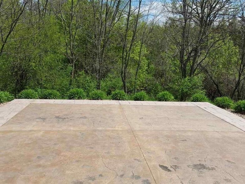 More Photos Of 151 Saint Andrews Ct, Mankato Office For Lease