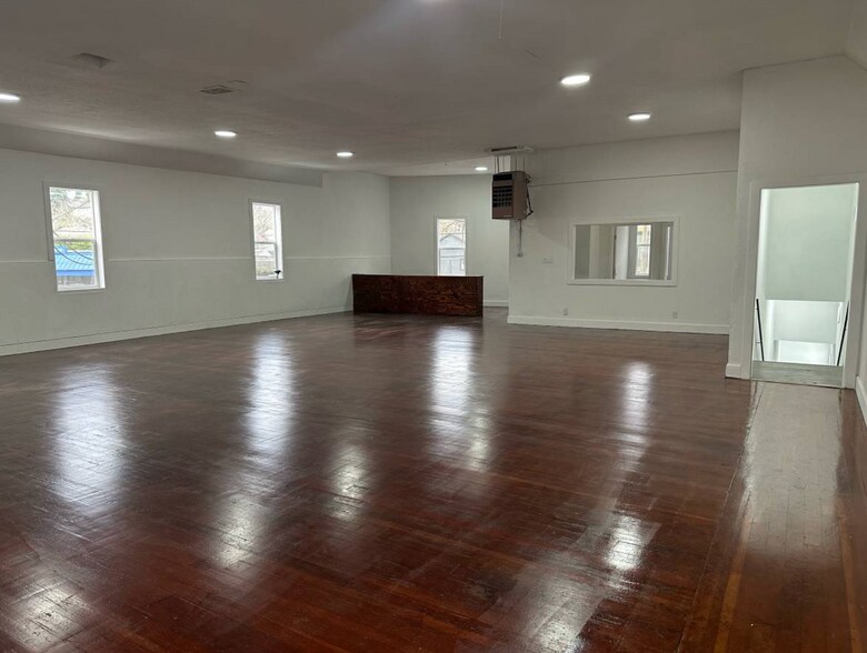 More Photos Of 5601 Rainier Ave S, Seattle General Retail For Lease