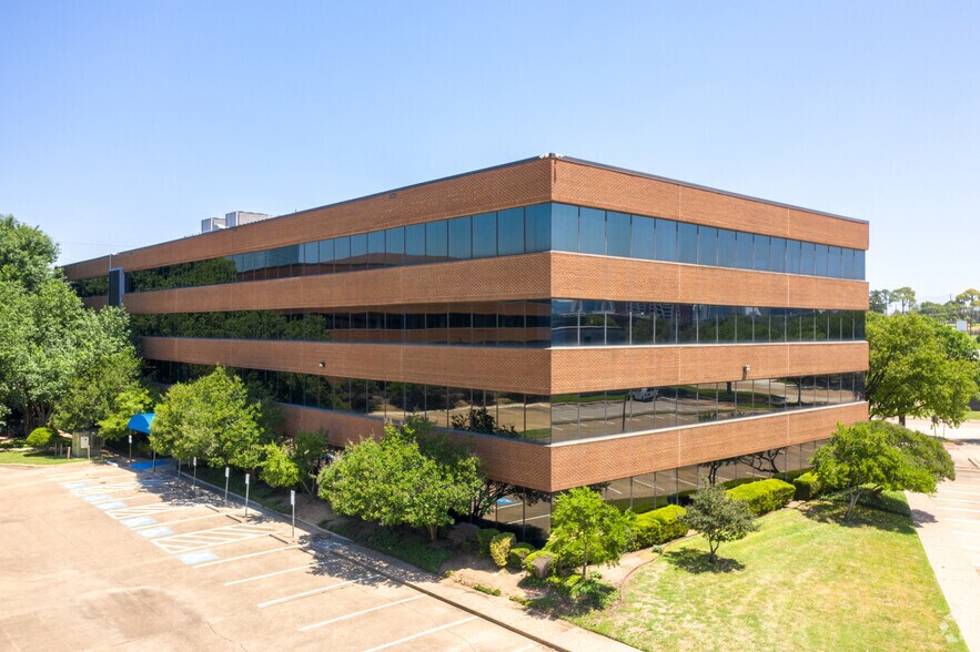 More Photos Of 1430 Empire Central Dr, Dallas Unknown For Lease