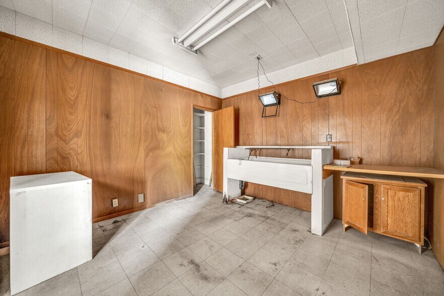 More Photos Of 1433 N 1st St, Phoenix General Retail For Sale