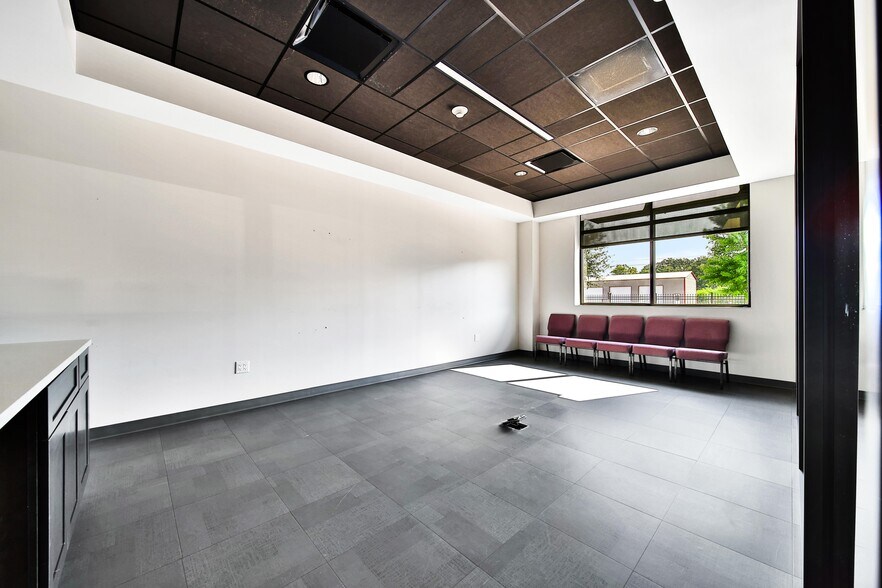 More Photos Of 5939 Albert Dr, Humble Light Distribution For Sale