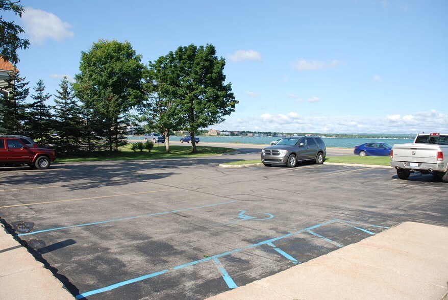 More Photos Of 4620 N US Highway 31 N, Traverse City Office For Lease