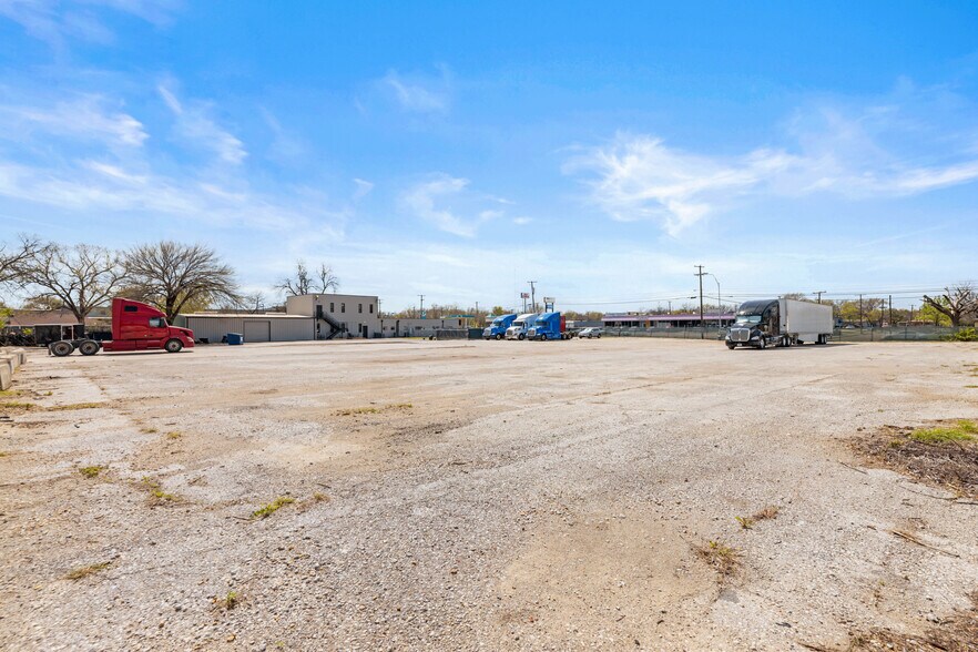 More Photos Of 3330 N Beach St, Haltom City Showroom For Sale