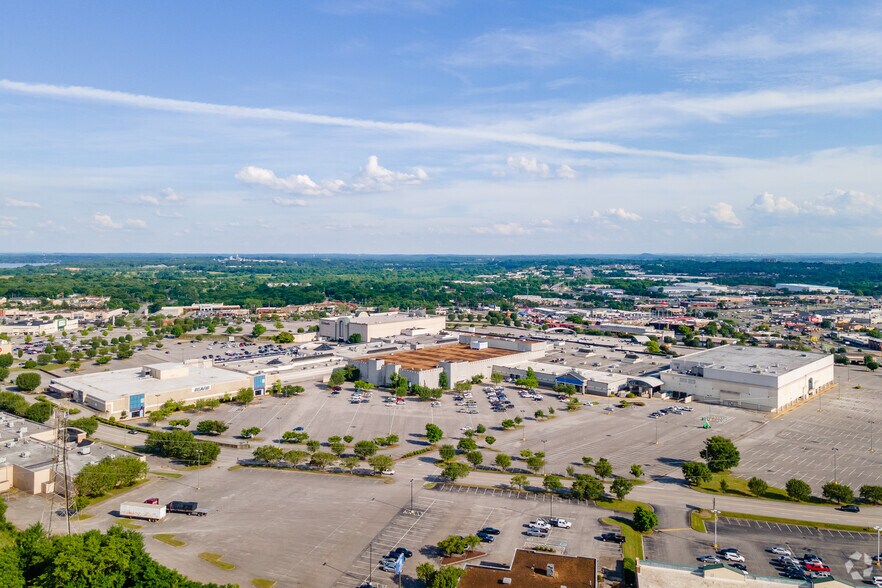 More Photos Of 1000 Rivergate Pkwy, Goodlettsville Department Store For Sale