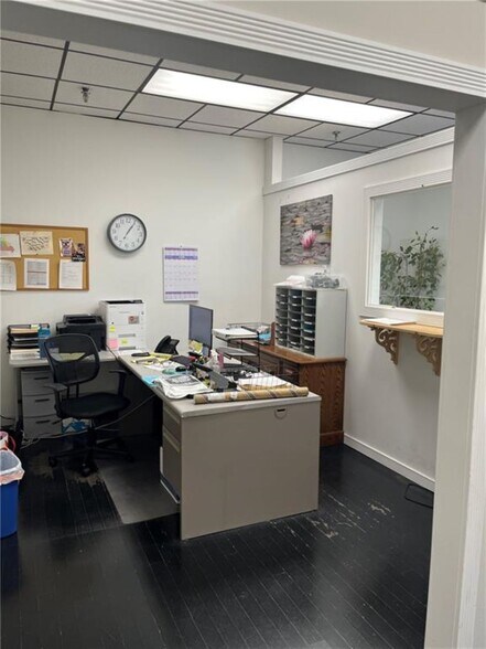 More Photos Of 109 7th St, Saint Joseph Office For Sale