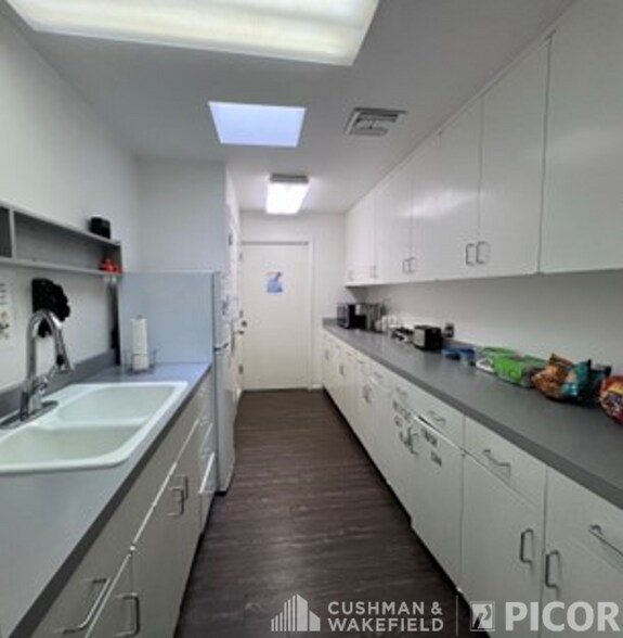 More Photos Of 2819 E Broadway Blvd, Tucson Office Residential For Sale