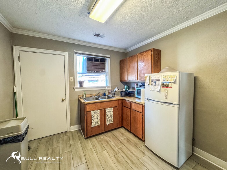 More Photos Of 1126 Ponce De Leon Ave, Atlanta Office For Lease