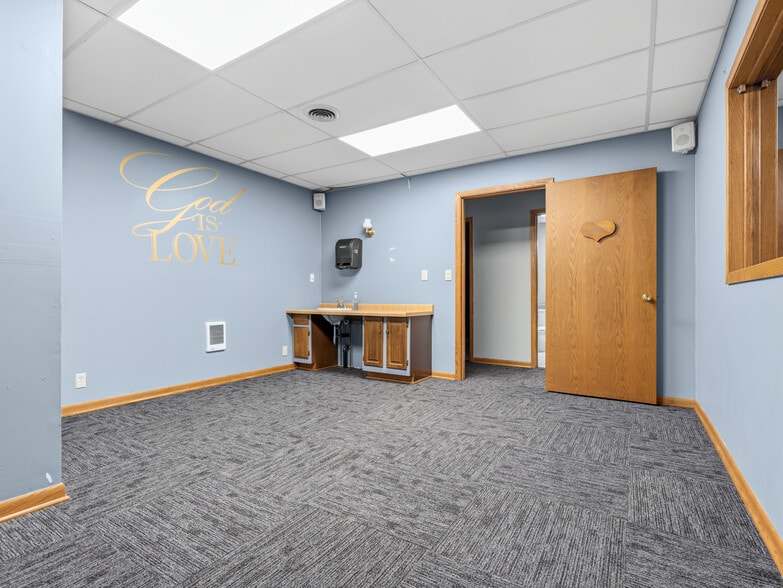More Photos Of 1 N Main St, Rice Lake Specialty For Sale