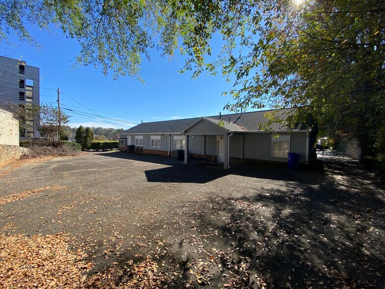 More Photos Of 3040 Briarcliff Rd, Atlanta Office For Sale