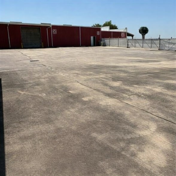 More Photos Of 11032 Spencer Hwy, La Porte Warehouse For Lease
