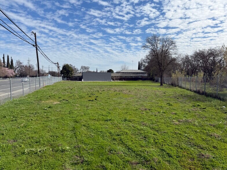 More Photos Of 1625 Sacramento Ave, West Sacramento Storefront For Sale