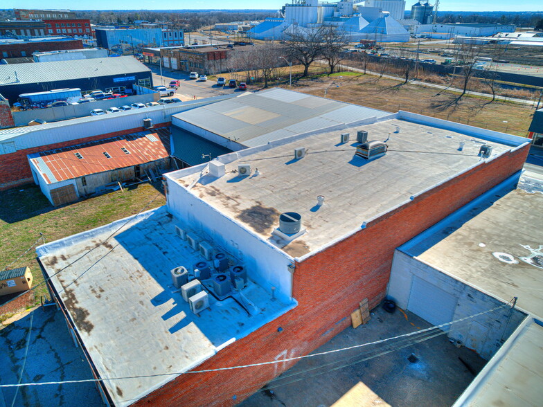 More Photos Of 212 W Main St, Shawnee Storefront Retail Office For Lease