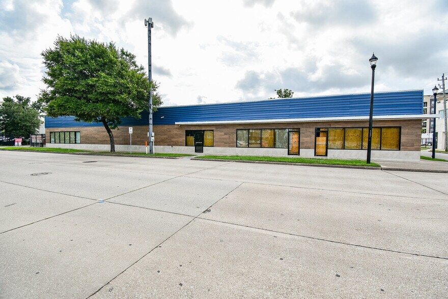 Primary Photo Of 2323 San Jacinto St, Houston Freestanding For Lease