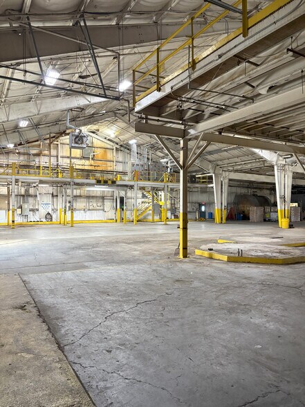 More Photos Of 146 Tower Dr, Middletown Manufacturing For Sale