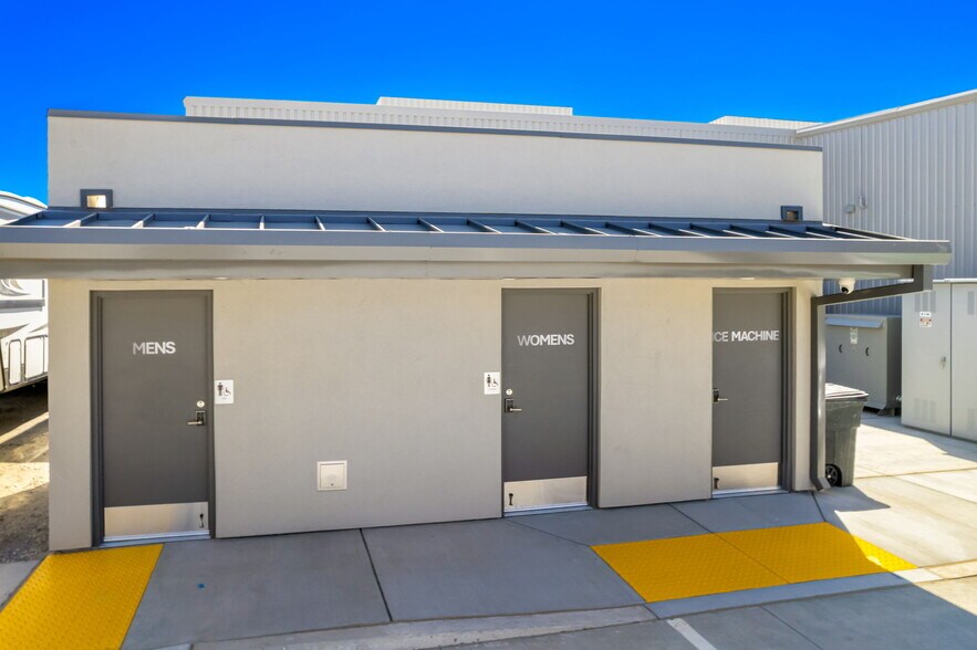 More Photos Of 49751 Oates Ln, Coachella Parking Garage For Sale