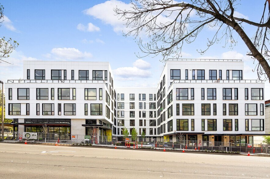 More Photos Of 10777 Main St, Bellevue Apartments For Lease