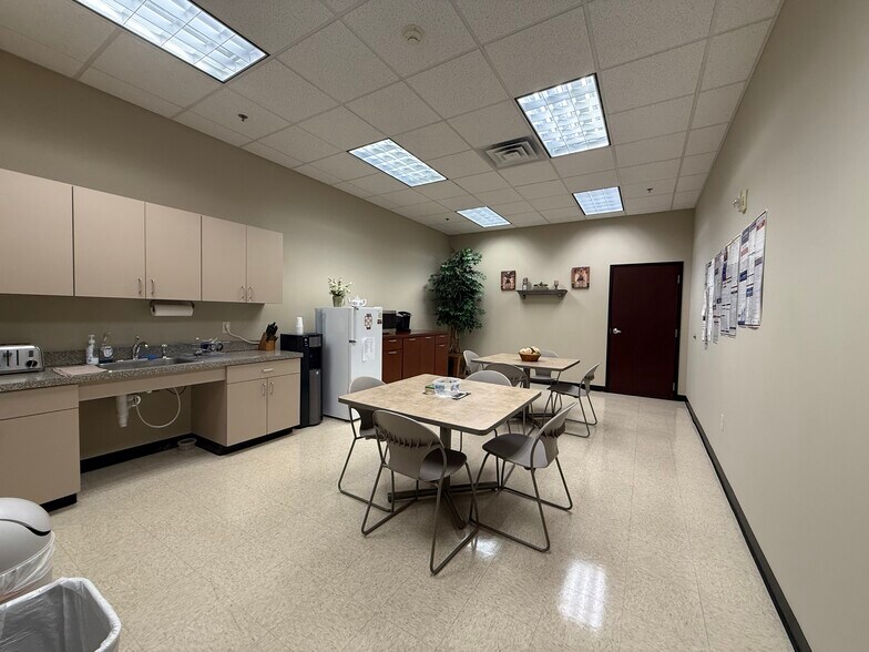 More Photos Of 11 Penns Trl, Newtown Light Distribution For Lease