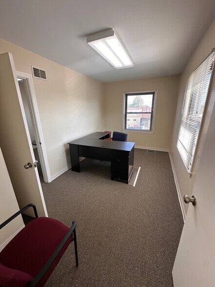 More Photos Of 23 Erlanger Rd, Erlanger Office Residential For Lease