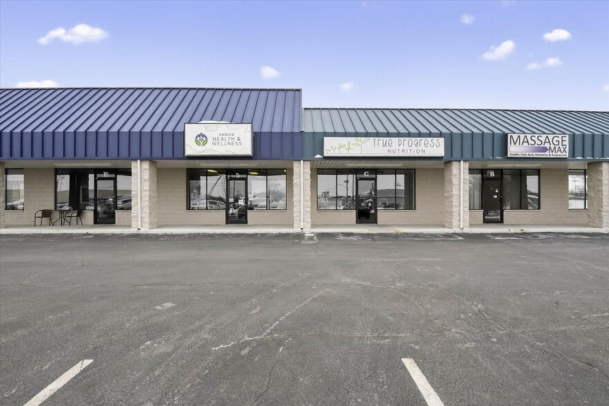 More Photos Of 1100 Croy Dr, Findlay Storefront Retail Office For Lease