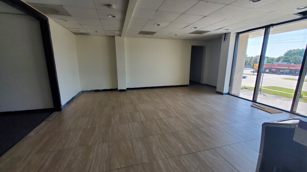 More Photos Of 1300 Irving Park Rd, Streamwood General Retail For Sale