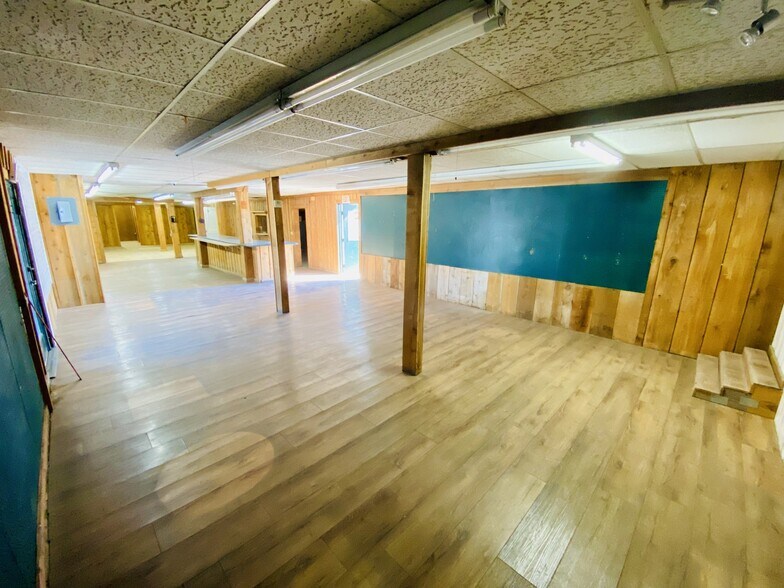 More Photos Of 1445 McQueeney Rd, New Braunfels General Retail For Lease