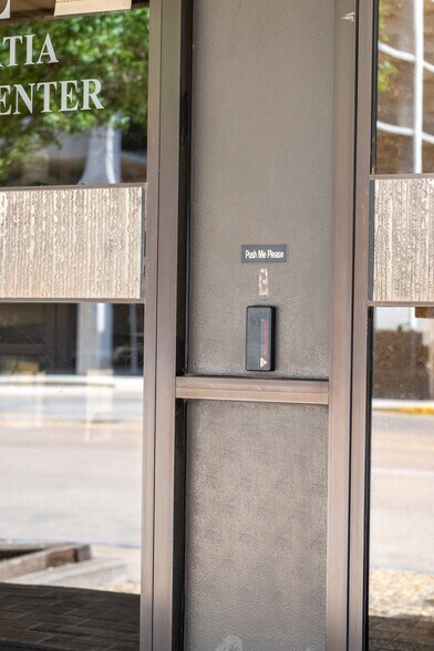 More Photos Of 125 W Missouri Ave, Midland Office For Sale