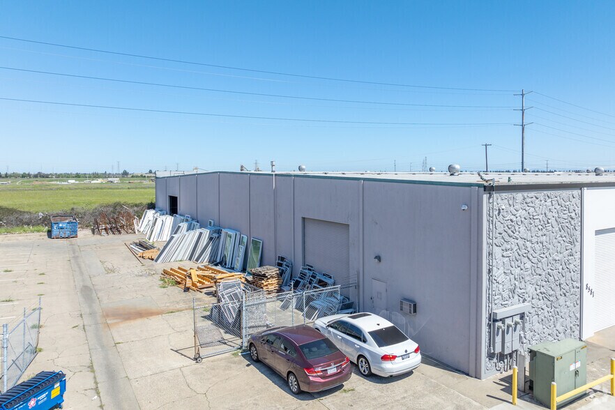 More Photos Of 8581 23rd Ave, Sacramento Warehouse For Sale