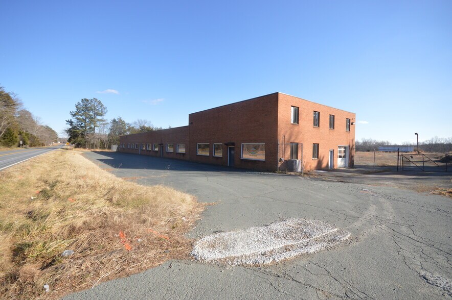 Primary Photo Of 2428 Richmond Rd, Troy Auto Salvage Facility For Sale