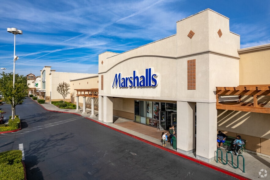 More Photos Of 25450 The Old Rd, Valencia Unknown For Lease