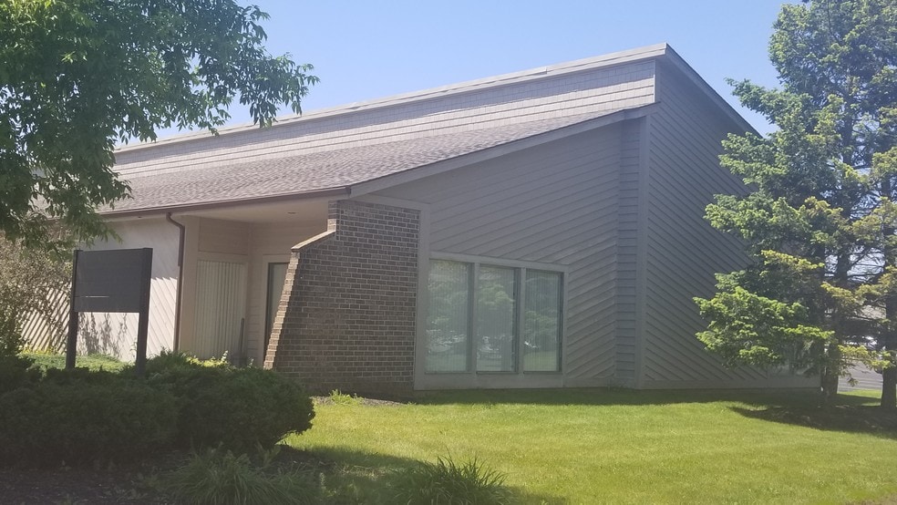 More Photos Of 121 Erie Canal Dr, Rochester Office For Sale