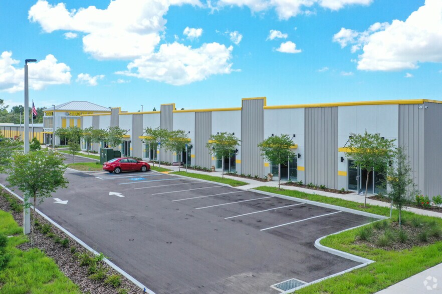 More Photos Of 3617 Commercial Way, Spring Hill Self Storage For Lease