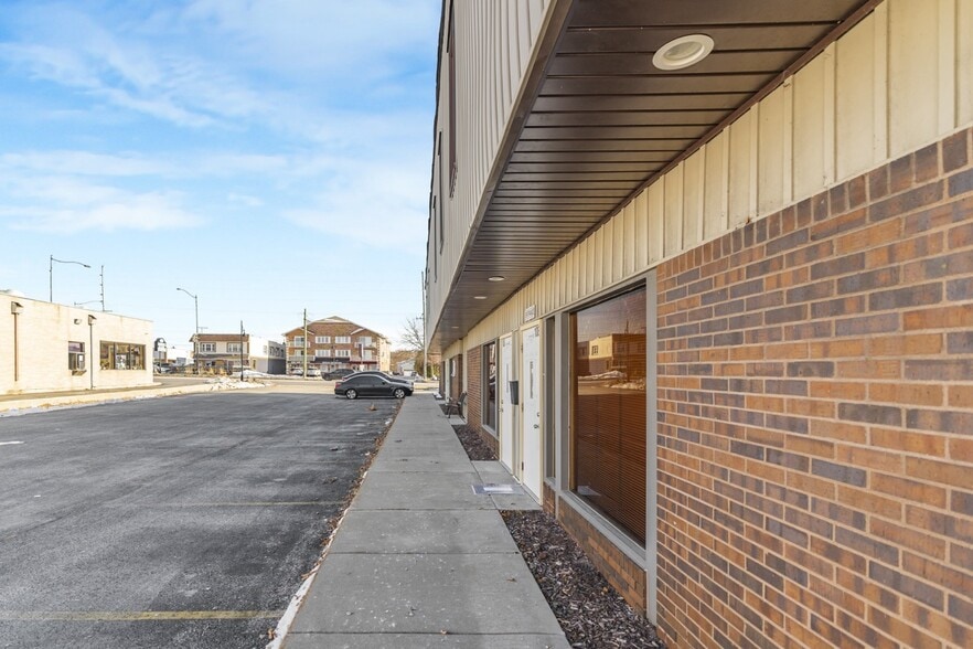 More Photos Of 15510 Cicero Ave, Oak Forest Medical For Lease