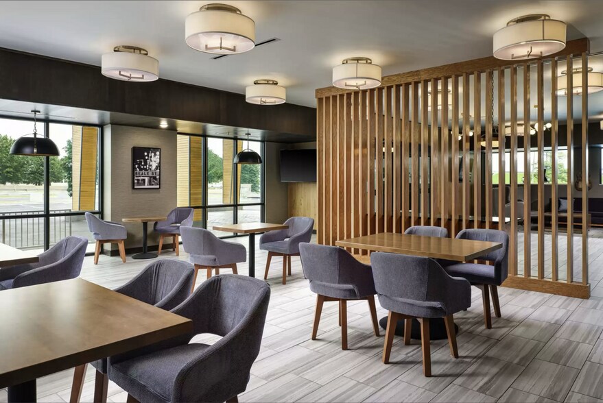 More Photos Of 2007 S Service Rd, West Memphis Hotel For Sale