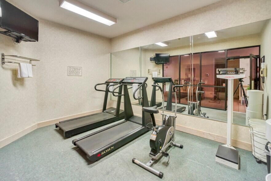 More Photos Of 2100 N Wheeler St, Jasper Hotel For Sale