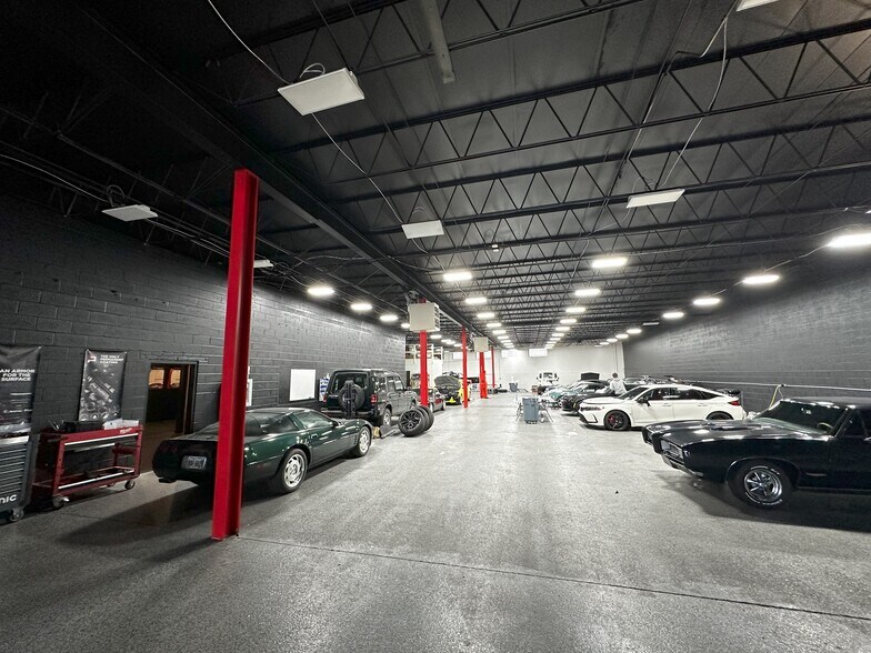 More Photos Of 4676 Paddock Rd, Cincinnati Warehouse For Sale