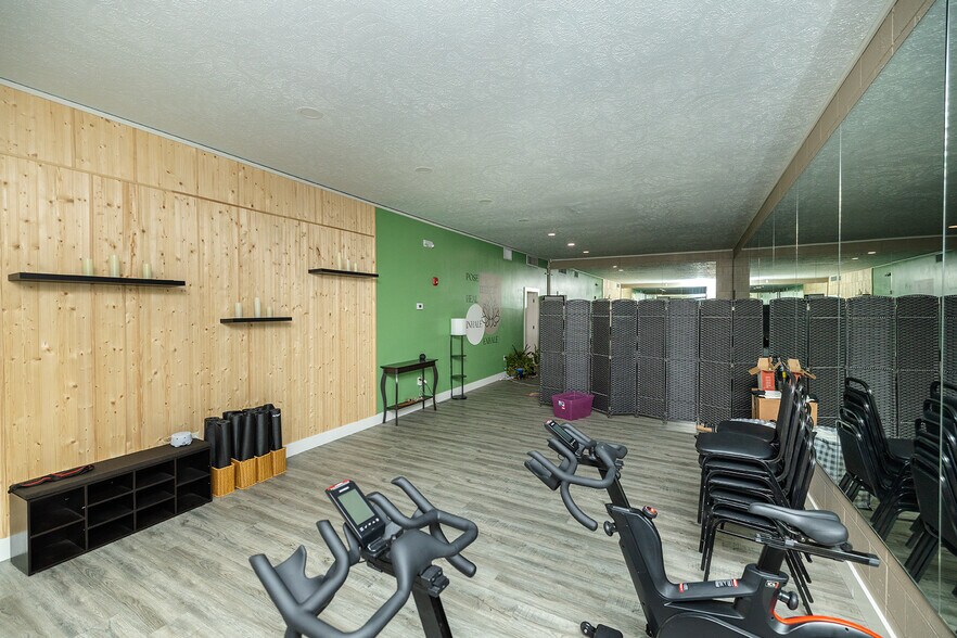 More Photos Of 115 N Main St, Lindsborg General Retail For Sale