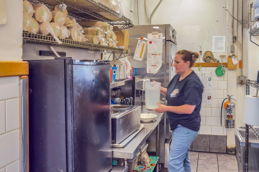 More Photos Of 259 6th St, Port Orford Restaurant For Sale
