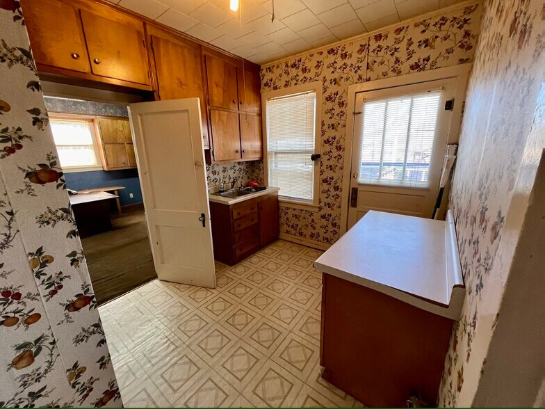 More Photos Of 303 S Second St, Booneville Medical For Sale