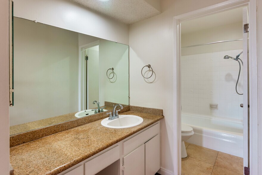 More Photos Of 300 S Gramercy Pl, Los Angeles Apartments For Sale